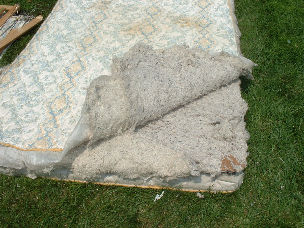 Layers of fiber inside the mattress