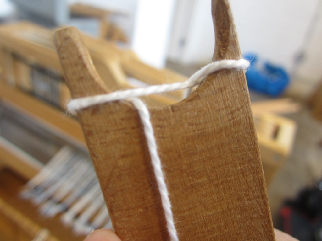 How to attach the yarn to the end of a stick shuttle