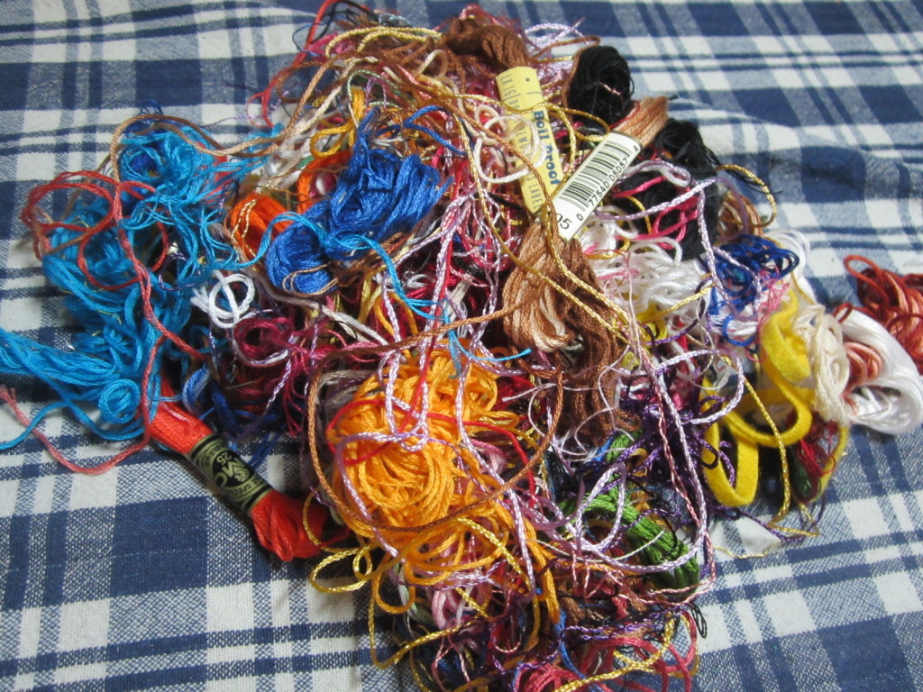 Disorganized embroidery floss - needs a thread organizer!