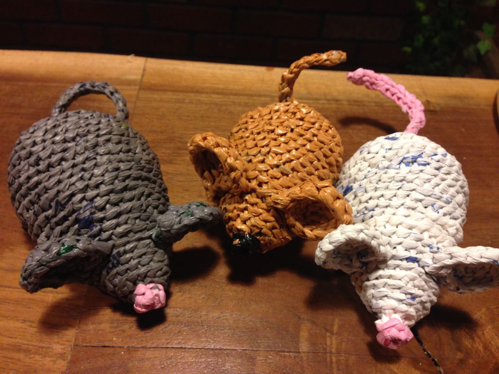 Nicole Betters mice cat toys crocheted from plastic bags - franssimsstuff